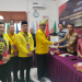 Ketua DPD Partai Golkar Kapuas Hulu Kuswandi saat menyerahkan berkas Bacaleg ke KPU Kapuas Hulu