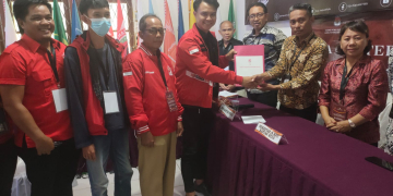 Pengurus PSI Kapuas Hulu saat menyerahkan berkas pendaftaran Bacaleg ke KPU Kapuas Hulu
