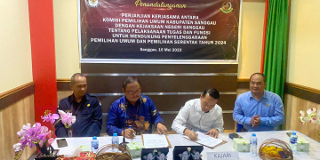 Foto---Penandantangan MoU antara Kejari Sanggau dan KPU Kabupaten Sanggau, Selasa (16/05/2023) di kantor Kejari Sanggau---ist 