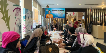 Erlinawati menyampaikan Sosialisasi empat pilar MPR RI bersama Tiara Kusuma Kalimantan Barat dan pelaku Usaha Mikro Kecil dan Menengah (UMKM) Kota Pontianak