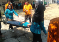 Foto---Didampingi petugas dari BPBD dan Tim Reaksi Cepat (TRC), Petugas Puskesmas Sanggau melakukan simulasi evakuasi korban bencana, Kamis (25/05/2023)--Kiram