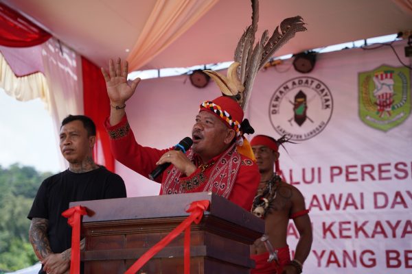 Foto--Bupati Sanggau, Paolus Hadi memberi sambutan pada peresmian Dio Radakng, Kamis (25/05/2023) di Kecamatan Balai--Diskominfo Sanggau