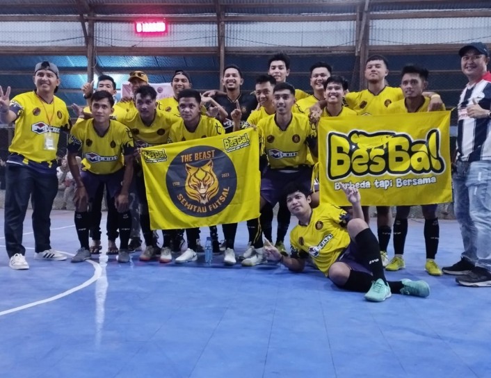 Tim futsal The Beast meraih juara pertama dalam turnamen futsal Banteng Cup