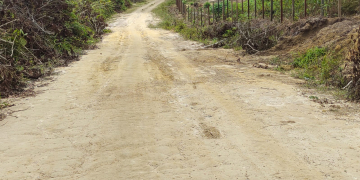 Pekerjaan Jalan Nanga Boyan-Nanga Suruk yang dilakukan pada tahun 2022 ini menghabiskan anggaran Rp848 juta dianggap tidak maksimal pengerjaannya oleh masyarakat setempat