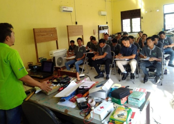 Komit Tingkatkan Kompetensi Warga, PLN Latih Skill Instalasi Listrik Para Pemuda di Sekitar Pembangunan SUTT