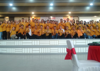 Foto---Seluruh Bacaleg dan fungsionaris Partai Hati Nurani Rakyat (Hanura) berfoto bersama usai acara konsolidasi partai, Senin (17/07/2023) di Hotel Harvey Sanggau—Kira Akbar