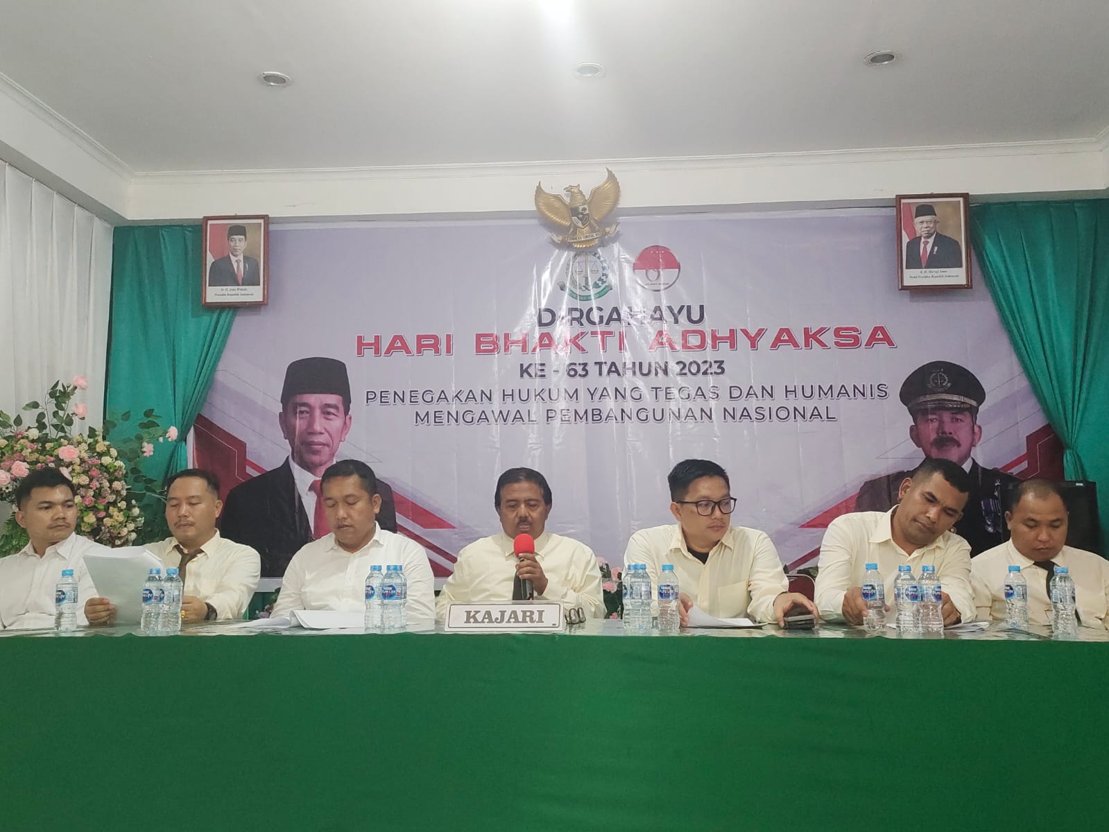 Kejari Kapuas Hulu saat melakukan press release pencapaian kinerja dari bulan Januari hingga Juli 2023 dalam HUTAN HBA ke 63