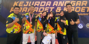Empat atlet Anggar Kapuas Hulu meraih 4 medali di (Kejurda) Anggar Pra Kadet dan Kadet Tingkat Provinsi Kalimantan Barat saat didampingi pelatihnya