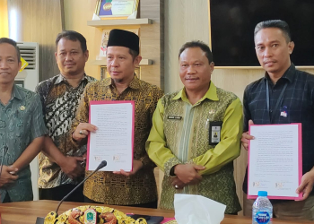 Penandatanganan berita acara kesepakatan bersama antara Tim Anggaran Pemerintah Daerah (TAPD) Kapuas Hulu dengan Ketua Komisi Pemilihan Umum Kapuas Hulu dan Ketua Badan Pengawas Pemilu Kapuas Hulu tentang besaran dana hibah kegiatan Pemilihan Bupati dan Wakil Bupati tahun 2024