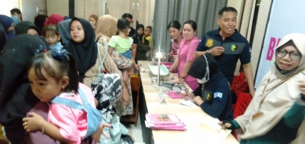 Foto---Posyandu yang digelar di aula Mapolres Sanggau, Jumat (28/07/2023)---Kiram Akbar