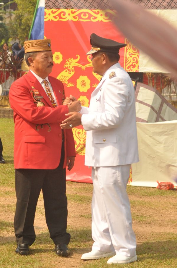 Foto---Bupati Sanggau Paolus Hadi dan Wakil Bupati Sanggau Yohanes Ontot di acara perayaan HUT RI ke-78 d8 halaman Pemda Sanggau, Kamis (17/08/2023)—Kiram Akbar   
