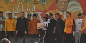 Foto—Salah seorang peserta jalan sehat yang mendapat hadiah wisata rohani ke Jerusalem langsing dari OSO, Minggu (13/08/2023)---Kiram Akbar