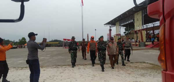 Foto--Danrem 121/ABW memimpin apel  kesiapan penanggulangan Karhutla di halaman Sabang merah, Rabu (02/08/2023)---Kiram Akbar