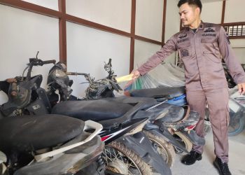 Mario Marco Kasi Barang Bukti Kejari Kapuas saat menunjukkan sejumlah kendaraan bermotor yang akan segera dilelang