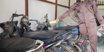 Mario Marco Kasi Barang Bukti Kejari Kapuas saat menunjukkan sejumlah kendaraan bermotor yang akan segera dilelang