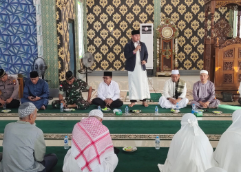 Wakil Bupati Kapuas Hulu Wahyudi Hidayat saat menyambut kepulangan jemaah haji