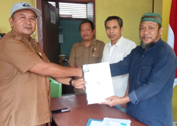 Anwar Sanusi atau yang lebih dikenal dengan Boy ini mendaftarkan diri maju menjadi Ketua KONI Kapuas Hulu kepada Ketua Pansel