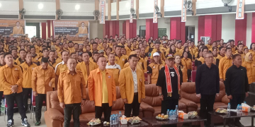 Foto---OSO bersama Gubernur Kalbar, Bupati Sanggau dan para kader Partai Hanura berfoto bersama pada acara temu kader, Minggu (13/08/2023)---ist