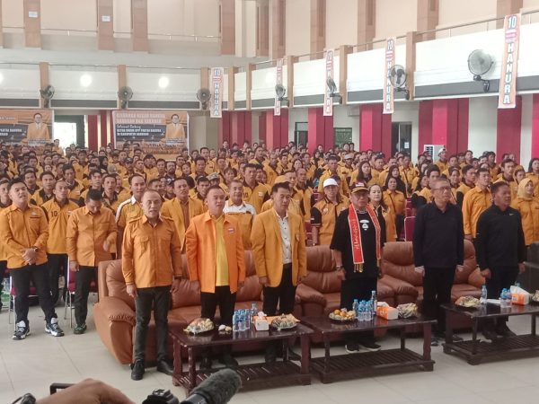 Foto---OSO bersama Gubernur Kalbar, Bupati Sanggau dan para kader Partai Hanura berfoto bersama pada acara temu kader, Minggu (13/08/2023)---ist