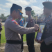 Kapolres Kapuas Hulu AKBP Hendrawan saat memberhentikan secara tidak hormat anggota Polres Kapuas Hulu secara simbolis
