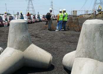 Semester I 2023, PLN Berhasil Kelola FABA 1,45 Juta Ton untuk Dimanfaatkan Masyarakat Jadi Material Batako hingga Tanggul Laut
