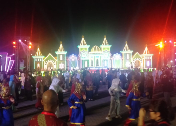 Foto----Sekda Kalbar, Harisson beserta para bupati, wakil bupati dan Forkompimda menari japin massal usai penutupan acara MTQ XXXI Tingkat Provinsi Kalimantan Barat, Kamis (31/08/2023) malam---Kiram Akbar