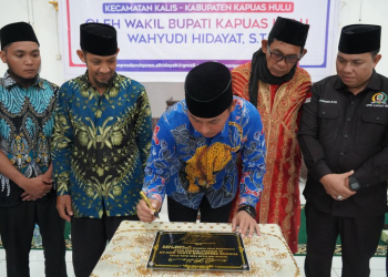 Wakil Bupati Kapuas Hulu Wahyudi Hidayat saat meresmikan Pondok Pesantren Darul Qur'an Al Hidayah