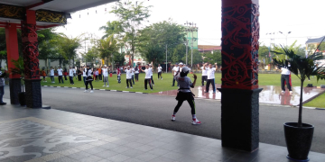 Foto---senam massal yang digelar di halaman kantor Bupati Sanggau dalam rangka peringatan Hari Olahraga Nasional ke-40, Sabtu (09/09/2023)---Kiram Akbar