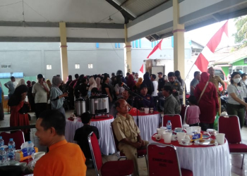 Foto----Warga memadati Pasar Seroja Kota Sanggau tempat digelarnya Pasar Murah, Selasa (12/09/2023)---Kiram Akbar