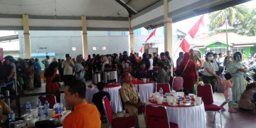 Foto----Warga memadati Pasar Seroja Kota Sanggau tempat digelarnya Pasar Murah, Selasa (12/09/2023)---Kiram Akbar