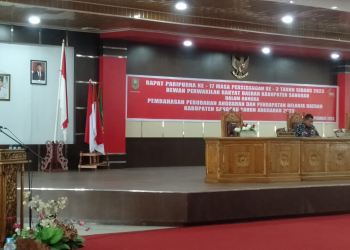 Foto---Juru Bicara Partai Hanura, Yulianto membacakan pandangan umum Fraksi Hanura dalam sidang paripurna pembahasan APBD Perubahan tahun anggaran 2023, Jumat (15/09/2023)---Kiram Akbar