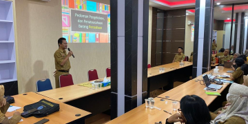 Foto--- Kepala Bidang Akuntansi BPKAD Sanggau, Imalit, SAB memaparkan materi pada acara diseminasi yang digelar di ruang rapat gedung BPKAD Kabupaten Sanggau, Selasa-Rabu (19/20/09/2023)—ist