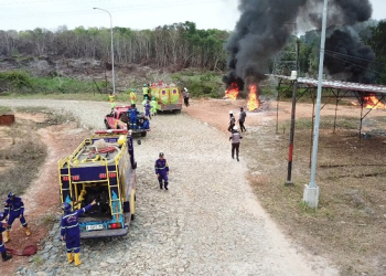 Semakin Sigap, PLN Berikan Sosialisasi Bahaya Kebakaran dan Lakukan Simulasi Tanggap Darurat Kebakaran di Proyek PLTU 2 Kalbar