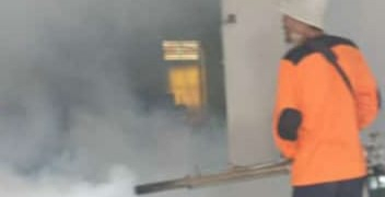 Foto---Fogging yang dilakukan petugas ketika ditemukan kasus DBD