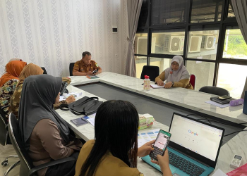 Foto---Plt. Sekretaris Dinas Kesehatan Kabupaten Sanggau, Najori memberikan pembekalan kepada para kontingen yang akan bertanding di Jambore Posyandu Tingkat Provinsi Kalimantan Barat 2023, Senin (09/10/2023)---Fajar Promkes Dinkes Sanggau