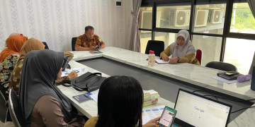Foto---Plt. Sekretaris Dinas Kesehatan Kabupaten Sanggau, Najori memberikan pembekalan kepada para kontingen yang akan bertanding di Jambore Posyandu Tingkat Provinsi Kalimantan Barat 2023, Senin (09/10/2023)---Fajar Promkes Dinkes Sanggau