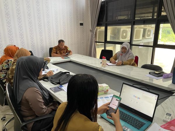 Foto---Plt. Sekretaris Dinas Kesehatan Kabupaten Sanggau, Najori memberikan pembekalan kepada para kontingen yang akan bertanding di Jambore Posyandu Tingkat Provinsi Kalimantan Barat 2023, Senin (09/10/2023)---Fajar Promkes Dinkes Sanggau