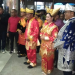 Foto---Mengenakan pakaian adat Minang, Bupati Sangau, Paolus Hadi beserta istri, Arita Apolina tiba di GPU, tempat acara Malam Badendang, Sabtu (21/10/2023)---Kiram Akbar