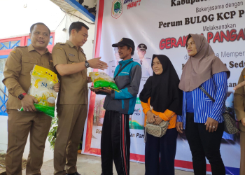 Bupati Kapuas Hulu Fransiskus Diaan saat menghadiri kegiatan GPM di Dinas Pertanian dan Pangan Kapuas Hulu
