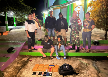 Foto---Para tersangka dan barang bukti yang berhasil disita petugas.ist