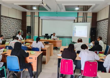 Foto----Maria Ayang Junjun mengikuti FGD di aula Dinas BMSDA Sanggau, Rabu (13/12/2023)—ist