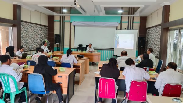 Foto----Maria Ayang Junjun mengikuti FGD di aula Dinas BMSDA Sanggau, Rabu (13/12/2023)—ist