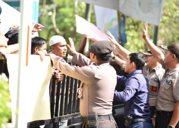 Latih Aksi Tanggap Darurat, PLN UIP KLB Gelar Simulasi Pengendalian Huru-hara dan Penanganan Kebakaran