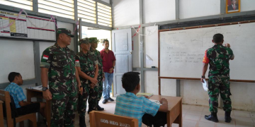Foto----Danrem 121/ABW, Brigjend Luqman Arief mengunjungi SDN 12 Entikong, Rabu (10/01/2024)---ist