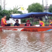 Foto----Kajari Sanggau, Anton Rudiyanto, Plt Kepala BPBD Sanggau, Budi Darmawan mengecek lokasi banjir di seputaran Kota Sanggau menggunakan speed boat, Jumat (19/01/2024)---Kiram