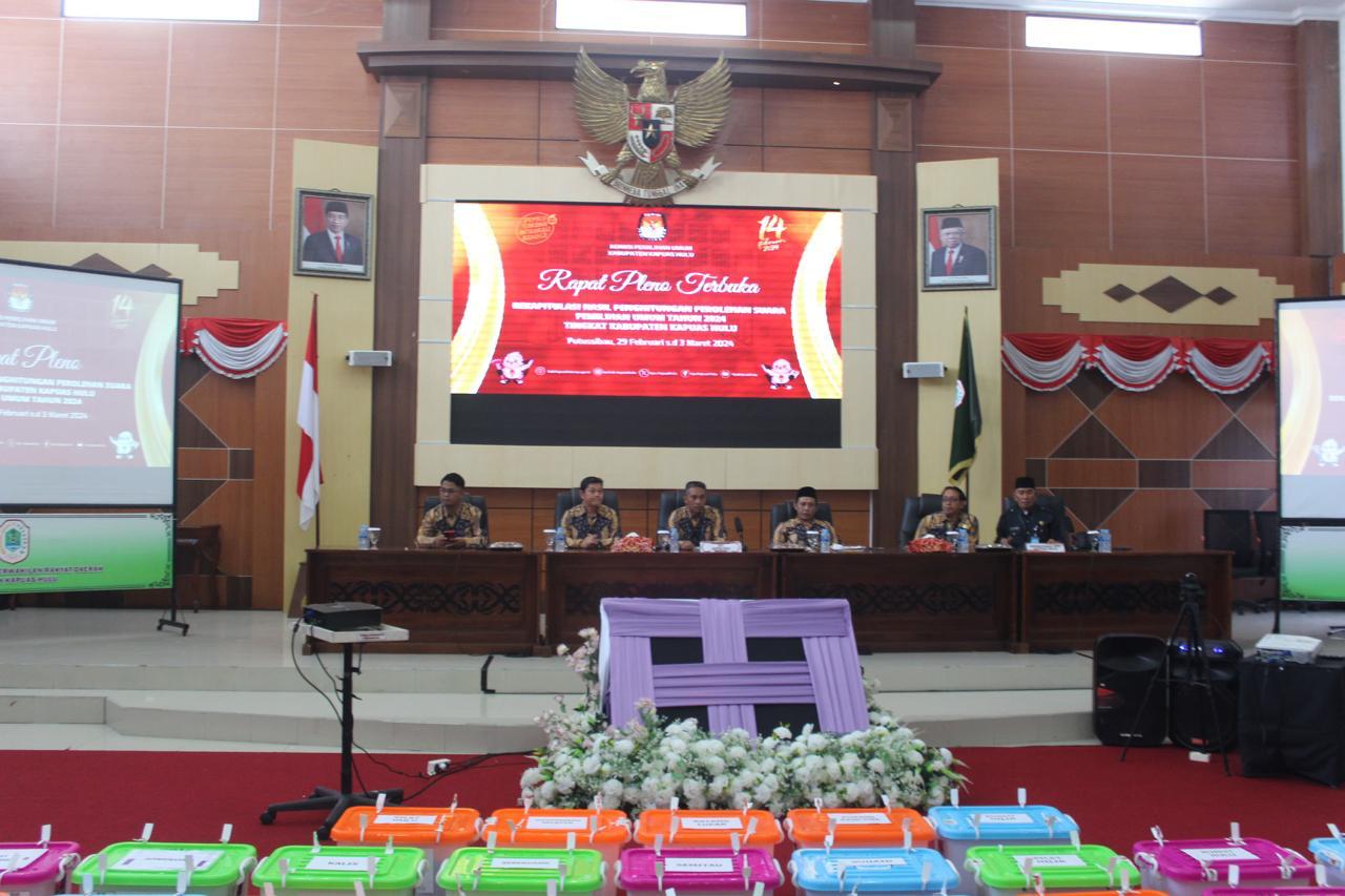 Rapat pleno terbuka yang dilakukan KPU Kapuas Hulu di aula DPRD Kapuas Hulu