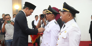 Pelantikan sejumlah pejabat di Kabupaten Kapuas Hulu oleh Bupati Kapuas Hulu Fransiskus Diaan