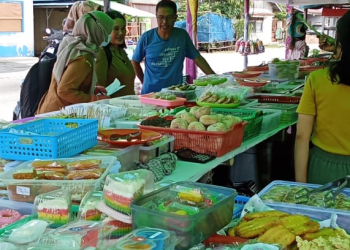 Berikan Rasa Aman Masyarakat, Petugas Kesehatan Sanggau Cek Kelayakan Takjil
