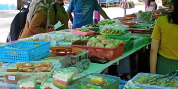 Berikan Rasa Aman Masyarakat, Petugas Kesehatan Sanggau Cek Kelayakan Takjil