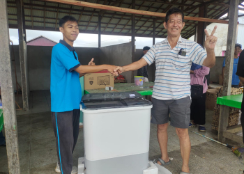 Hadiah yang disiapkan oleh minimarket Pelangi Kedamin dalam pasar murah yang dilaksanakan